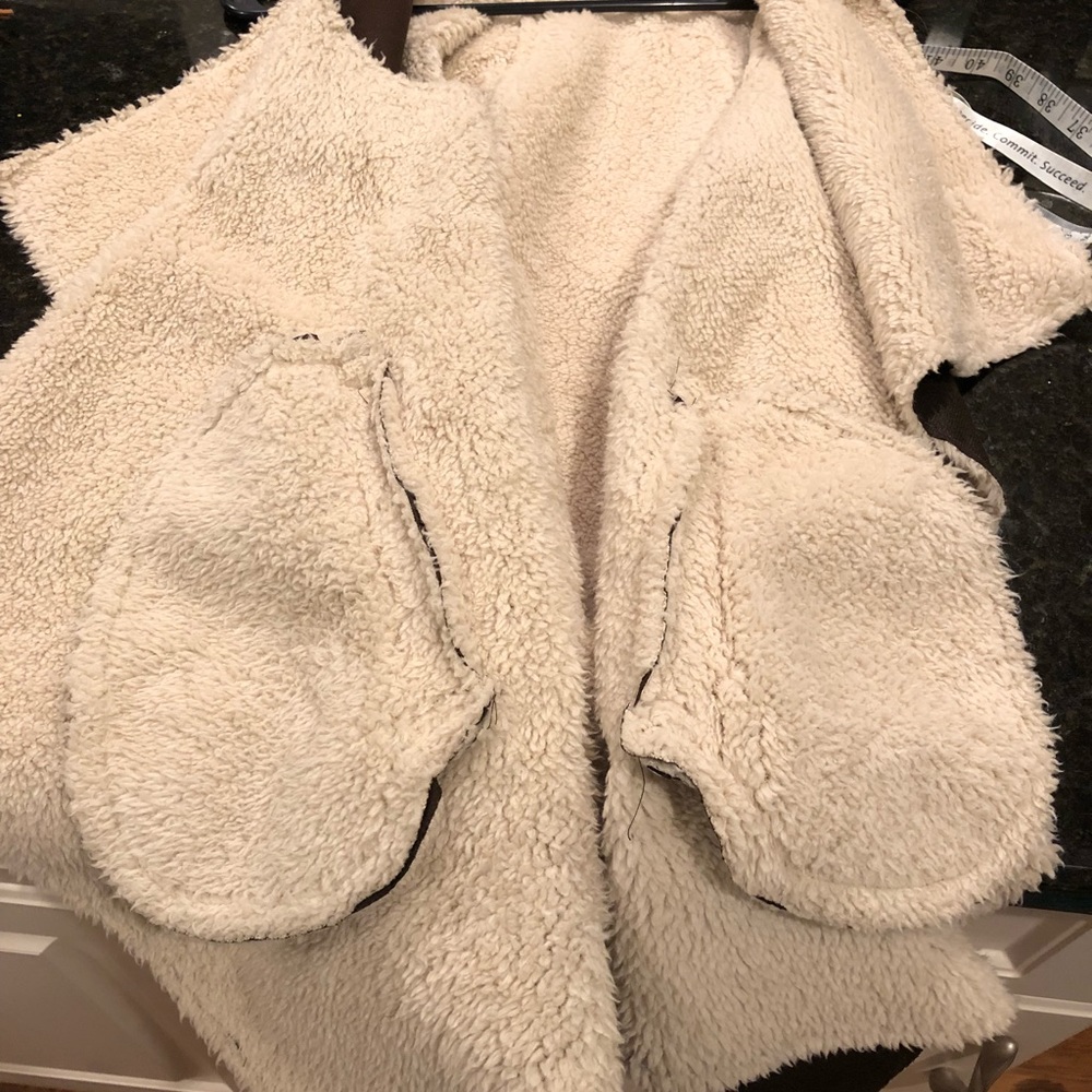 Vest - Picture 3 of 5